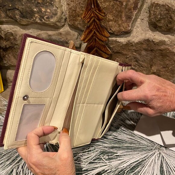 ID Stronghold Women's Wallet - Purple - Picture 5 of 5